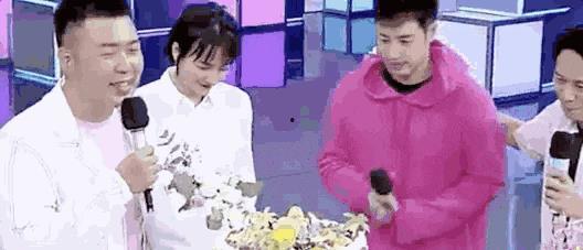 网红结婚吃瓜视频播放,吃瓜群众围观，视频播放量爆表！